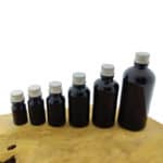 Glazen fles zwart dop aluminium zilverkleurige schroefdop