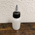 Naturel HDPE fles 50ml met zwarte twist nozzle doseerdop 24/410 voor liquids en cosmetica