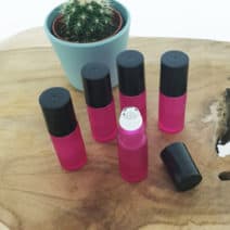 Parfumroller 5ml fles roze dik glas - Essentiële olie rollerflesjes rvs roller