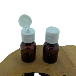 Amber bruin PET druppelflesje 15ml met witte fliptop doseerdop