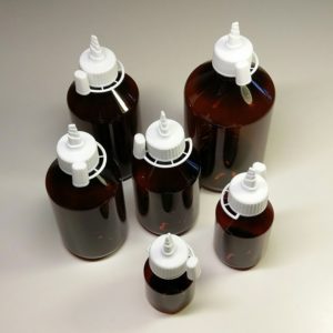 Pet fles doseerdop, tuitdop, spuitdop, oliespuit - Plastic fles amber bruin DIN28