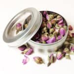 Rozenknopjes blikje 150 ml + kijkvenster gedroogde bloemknoppen roze